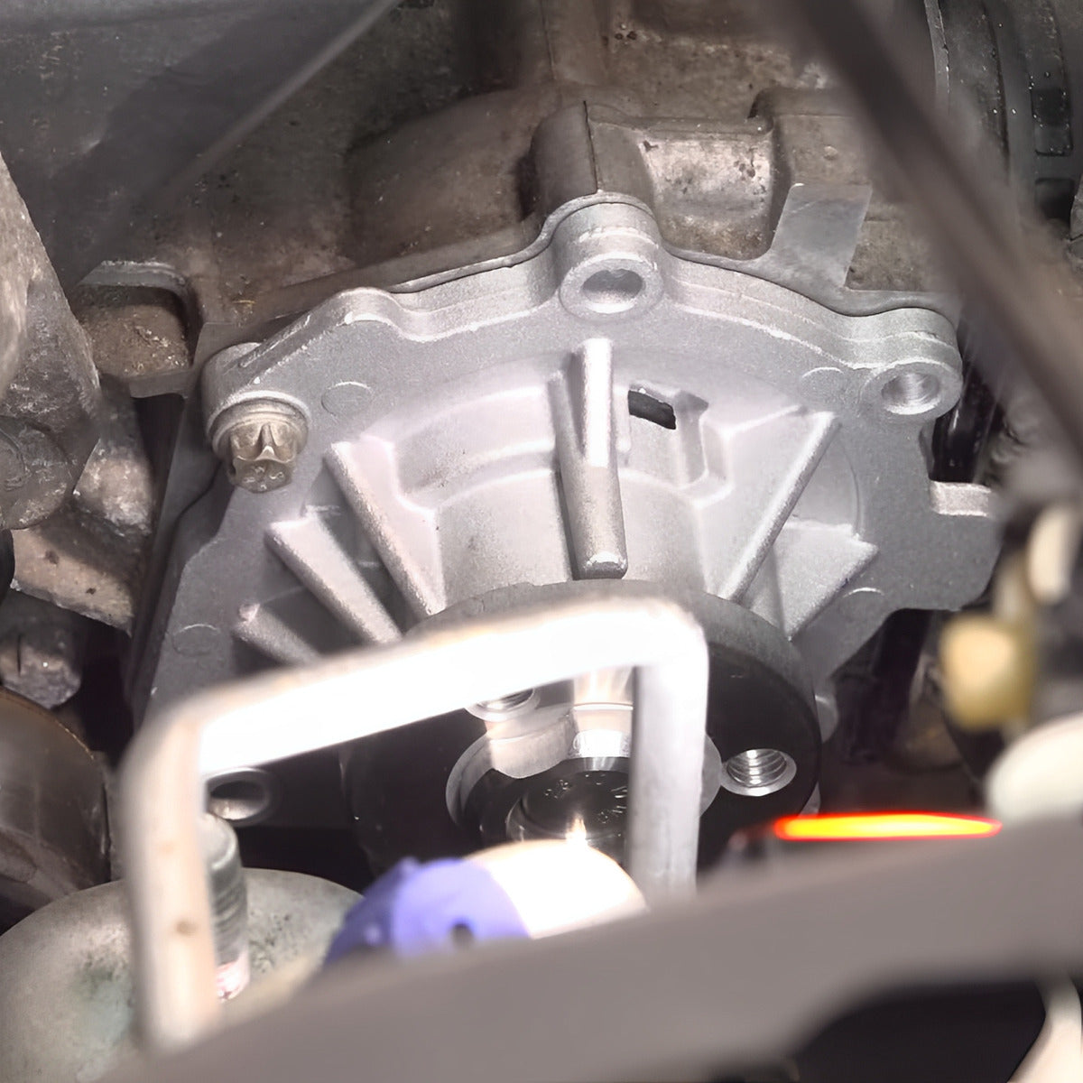 Bomba Agua Chevrolet Gm Sonic 1.6l Trax 1.8l Cruze 2012-2017