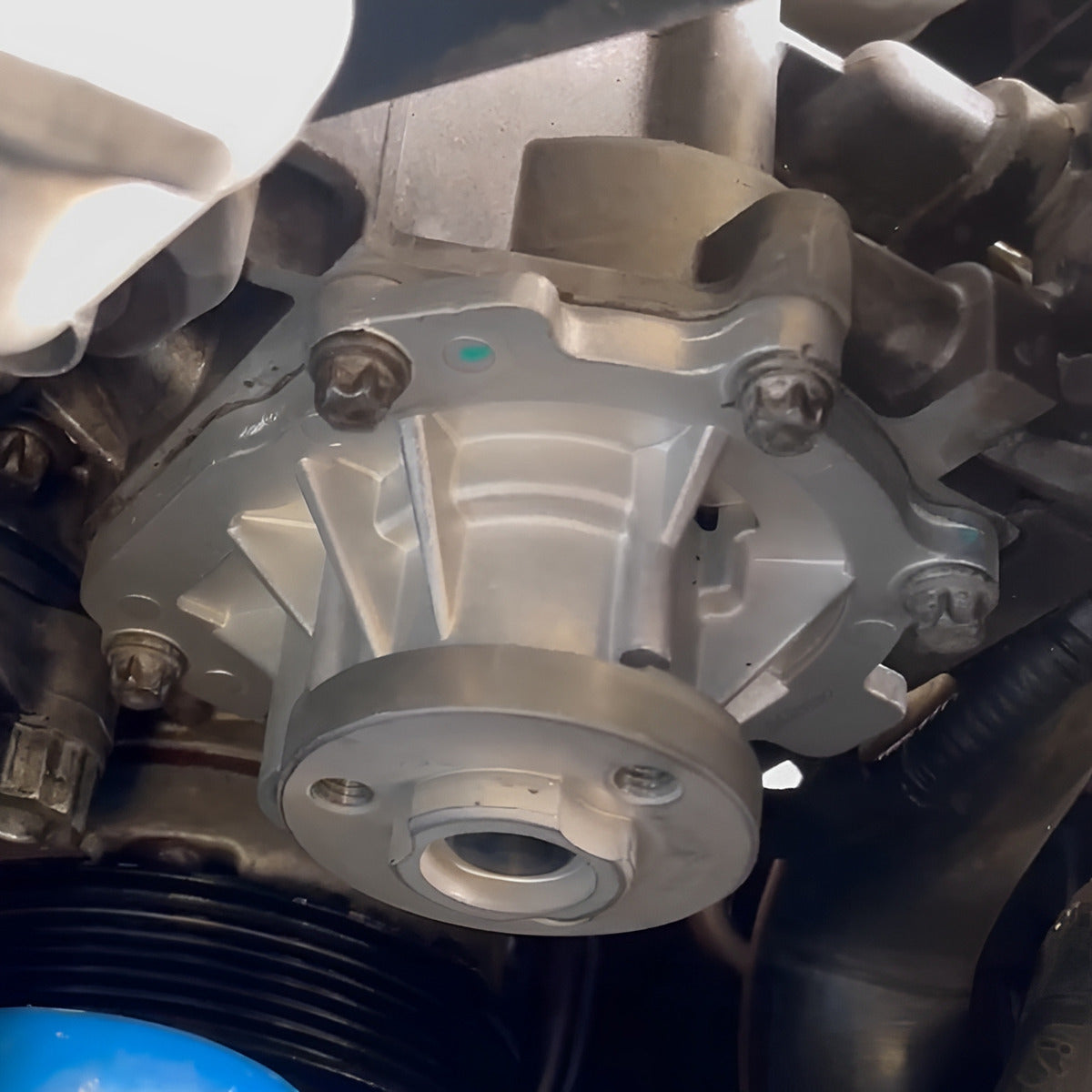 Bomba Agua Chevrolet Gm Sonic 1.6l Trax 1.8l Cruze 2012-2017